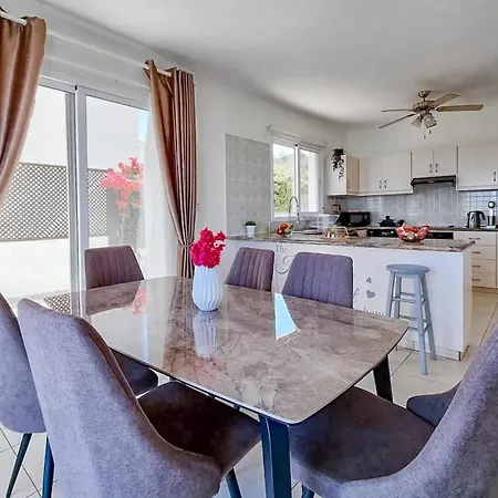 Gorgeous Home In Neo Chorio With Wifi *