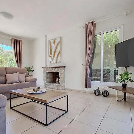 Gorgeous Home In Neo Chorio With Wifi Feriehus